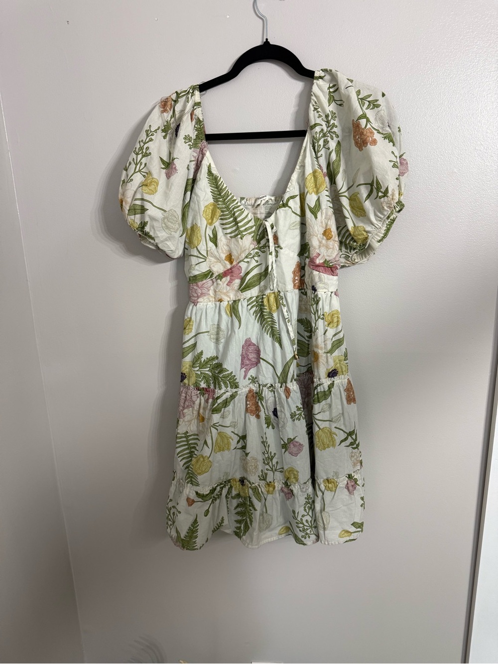 entro White Floral Puff-Sleeve Mini Dress with Green Ferns & Pastel Blooms